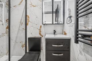 Casa Pinto Luxe, Modern & Comfy 1BR House By AltoLuxo Short Lets & Serviced Accommodation With Free WiFi & Parking - 9