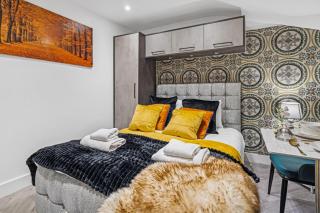 Casa Pinto Luxe, Modern & Comfy 5BR House By AltoLuxo Short Lets & Serviced Accommodation With Free WiFi & Parking - 4