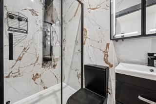 Casa Pinto Luxe, Modern & Comfy 5BR House By AltoLuxo Short Lets & Serviced Accommodation With Free WiFi & Parking - 0