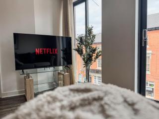 Modern 1BDR Apartment By Torr Property Group Short Lets & Serviced Accommodation With Free Parking & Lift Access Birmingham - 3