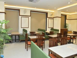 Hotel Regenta Blu - 9