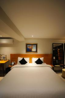 The Avenue Hotel - 8