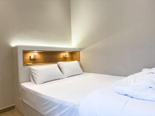 The Urban Penthouse - 6