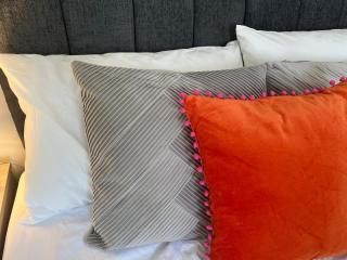 Rare 4 en-suite Bedroom Flat with Free Parking and workspace - 9