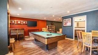 Dawn and Dusk by AvantStay Modern Cabin in Great Location w Home Theatre - 8