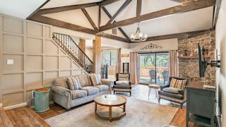 Dawn and Dusk by AvantStay Modern Cabin in Great Location w Home Theatre - 2