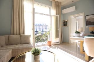 AnT-one Designer Neo-Classical Apartment in Prime Downtown Location - Sleeps 8 - 5