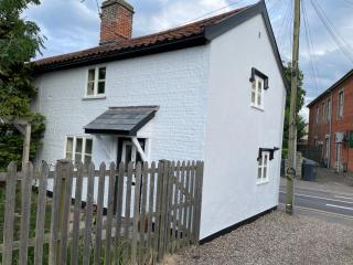 Central Grade 2 listed cottage - 3