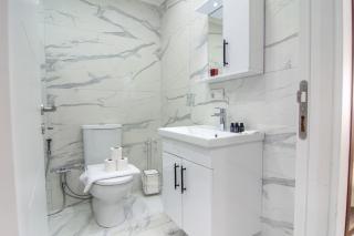 Cozy Studio Retreat - 3