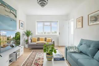 Luxury 4 bed City House - 1 min from river - Parking - Sleeps 10 - 0