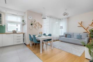 Family Apartment in Cracow with Parking, Desk and Bathtub by Noclegi Renters - 3