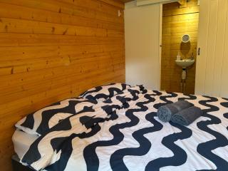 Double bedroom cabin suffolk - 7