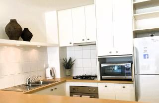 THE WATERFRONT APARTMENTS 1 Bedroom Executive Apartment with Courtyard Views located on the Geelong Waterfront - 4301 - 1