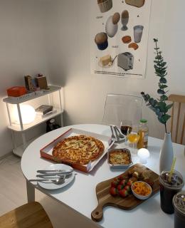 3 minutes walk from Hongik University Station Kpop, Shopping, Good location, Comfortable bed - 8