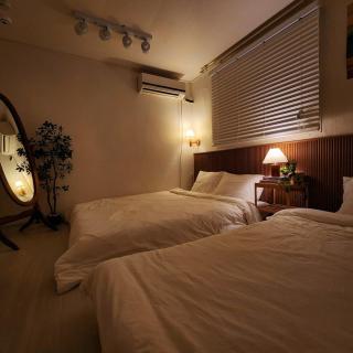 3 minutes walk from Hongik University Station Kpop, Shopping, Good location, Comfortable bed - 3