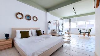 Modern comfort and city vibes just steps from Athe - 0