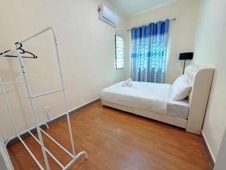 EQAMEL Homestay Corner Lot - 3