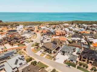 The Iluka Mirage - Sauna - Spa - Heated Pool - Fire pit - 5BR - 3