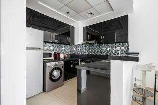 1BR Apartment with Balcony & Marina Views - 8