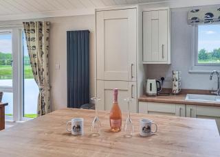 Lakeside Luxury Lodges - 5