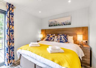 Woodland Lakes Boutique Lodges - 6