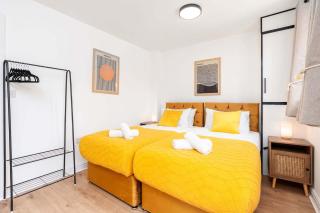 Spacious 5 Bedroom 2 Bathroom Home with 12 Beds and Private Driveway Parking - 1