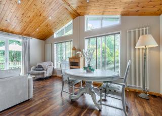 Charlesworth Lodges - 1