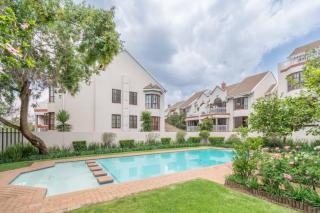 Peaceful Sandton Townhouse in Gated Community - 0