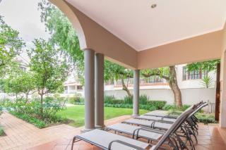 Peaceful Sandton Townhouse in Gated Community - 4