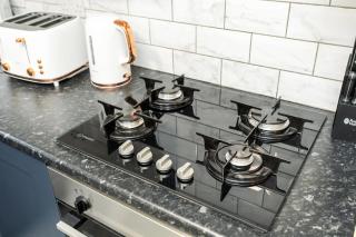 4 Bedroom House with 2 Bathrooms - Back Garden with Outdoor Seating Sleeps 7 - 4
