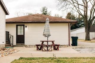 Grandma's Place - Steps from Downtown Sugarcreek - 1