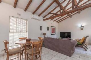 Birdsong in Sandton and Charming Townhouse Retreat - 5