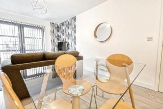 Glasswing Stays Silversmith's Retreat - 1