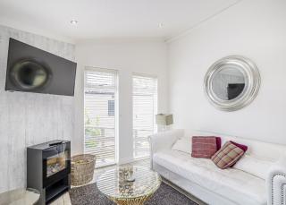 Ladera Retreat Lodges - 1