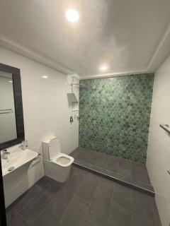 Stylish 3 Bedroom Townhouse in Prime Location - 6