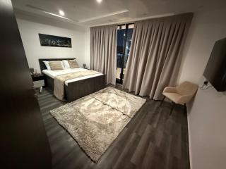 Stylish 3 Bedroom Townhouse in Prime Location - 3