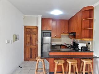 Serenity, Cosy Modern 2-Bed, 300m from the Beach - 8