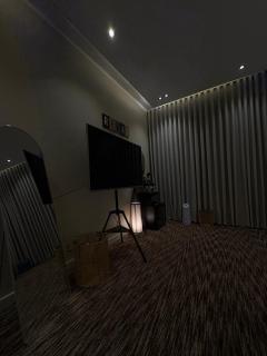 استديو فندقي بتصميم انيق ودخول ذكي - 0