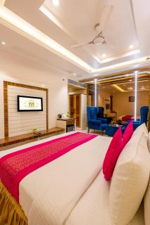 Aman Continental With Restaurant - 5Mins from Connaught Place ,Railway Station & Metro - 5