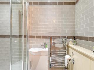 Hook & Hatchet - Uk48201 - 9