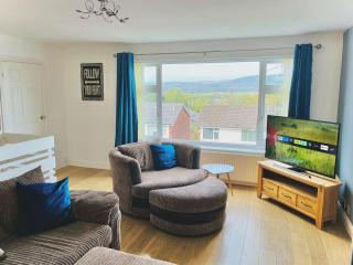 Lovely 4-Bed home sleeps 8 Nr Bolton Stadium & M61 - 5