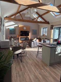 Trendy Barn Conversion Families & Groups Sleeps 8 Fibre WiFi - 9
