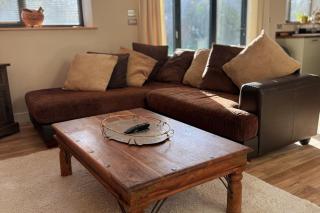 Trendy Barn Conversion Families & Groups Sleeps 8 Fibre WiFi - 1