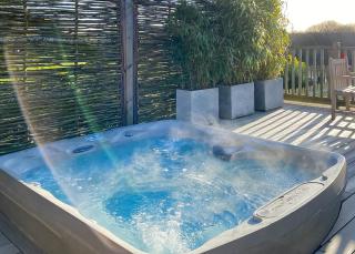 Yare View Holiday Cottages - 9