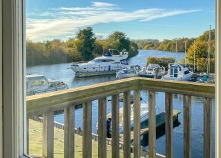 Yare View Holiday Cottages - 1