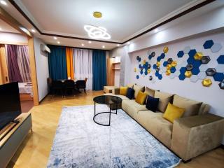 Luxury 3 Bedroom Apartment by Republic Square - 9