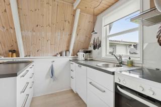 Lovely Holiday Home With Sea View - 4