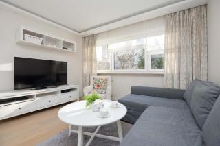 Cozy and Family Apartment close to the Metro in Warsaw by Noclegi Renters - 5