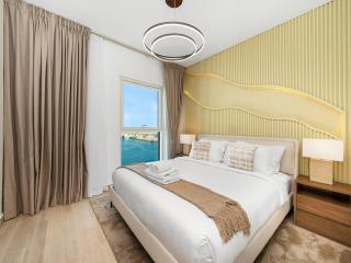 Elite Nest - Luxurious 4BR with PS5 Room, 1 min to F1, Ferrari World & SeaWorld - 6