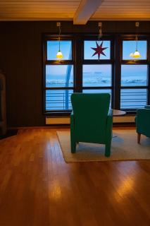 Rooms in spaceious apartment with seaview in city center - 0